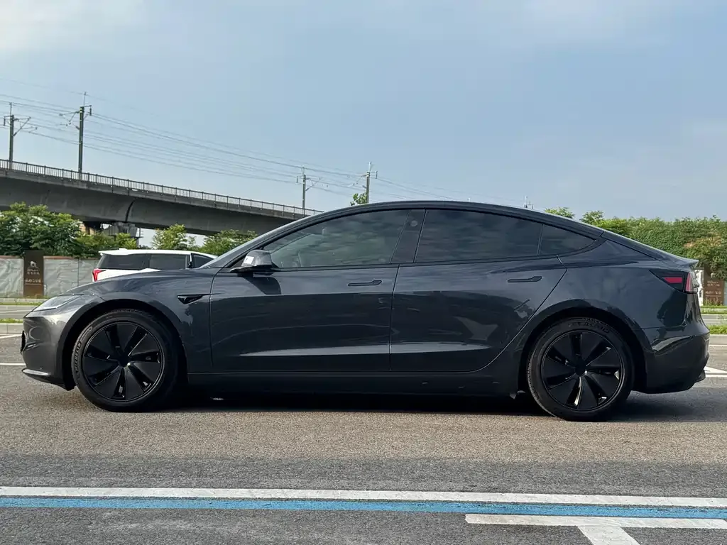 Tesla Model 3 — фото 3