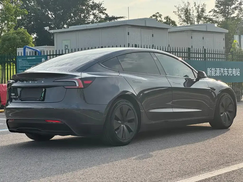 Tesla Model 3 — фото 8