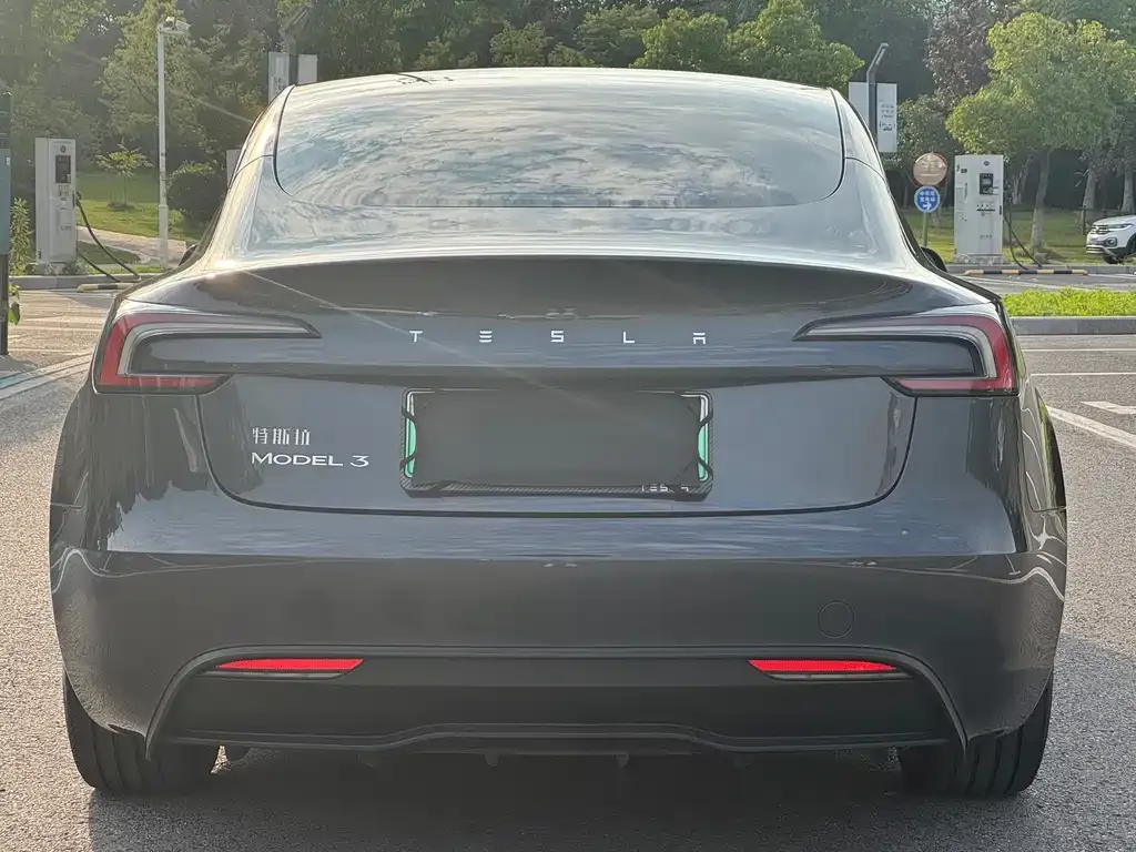 Tesla Model 3 — фото 5