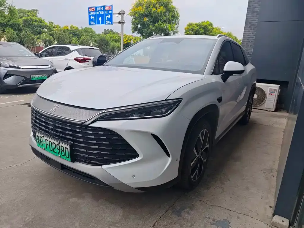 BYD L DM-i — фото 1