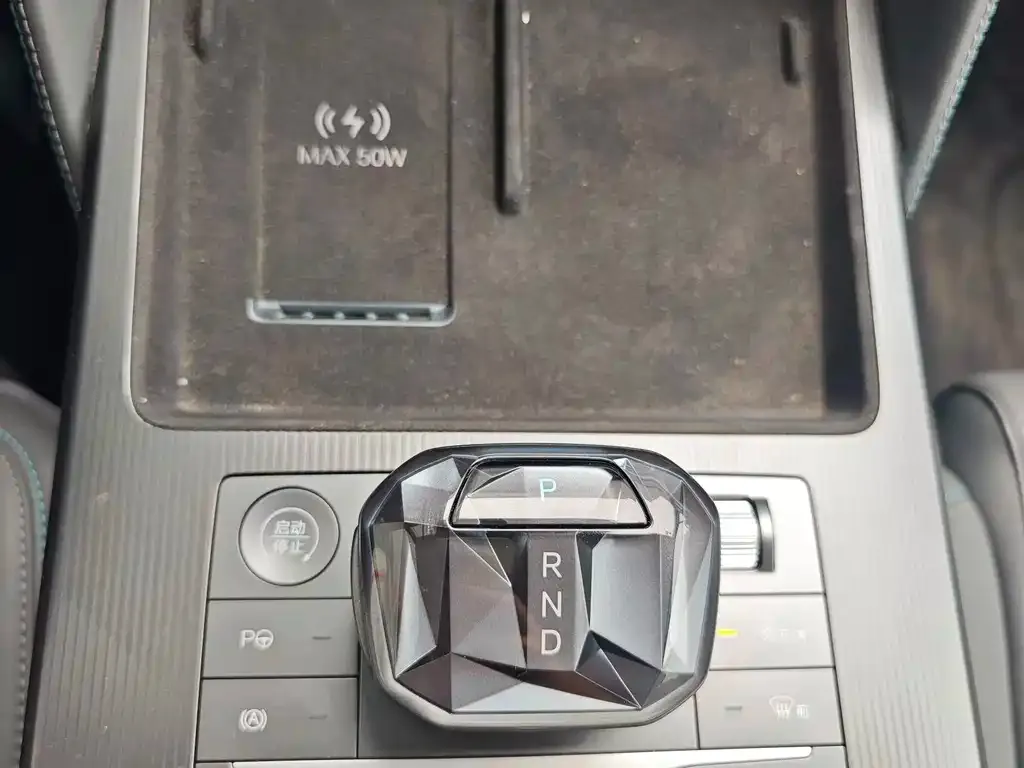 BYD L DM-i — фото 2