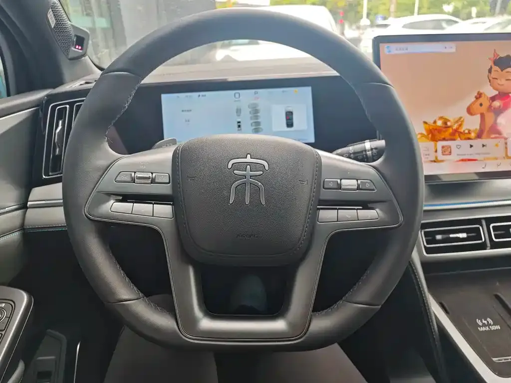 BYD L DM-i — фото 9