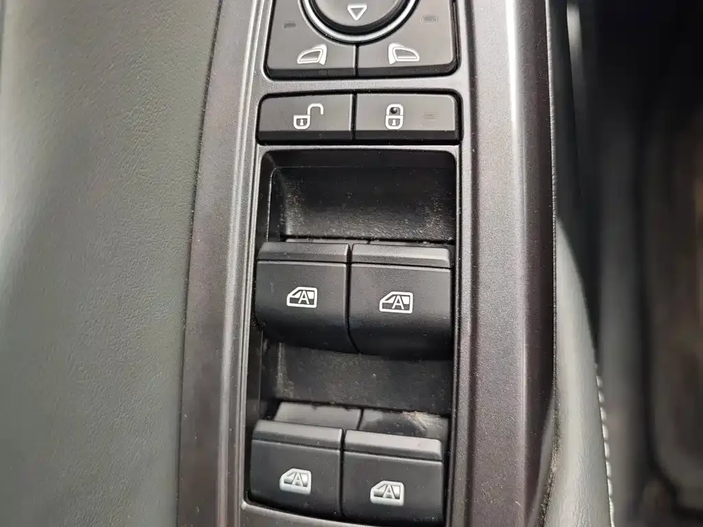 BYD L DM-i — фото 8