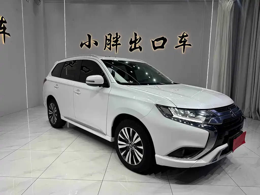 Mitsubishi Outlander — фото 10