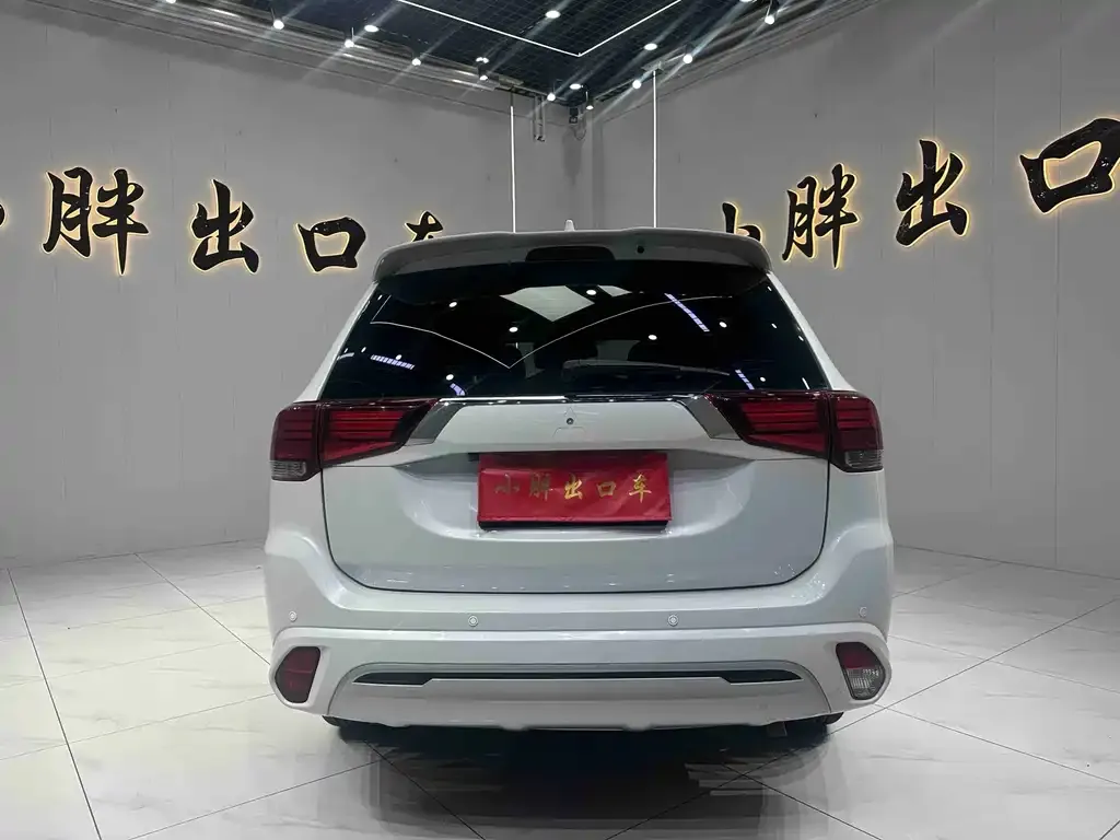 Mitsubishi Outlander — фото 8