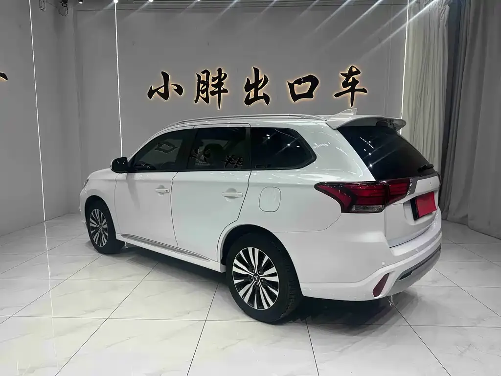Mitsubishi Outlander — фото 7