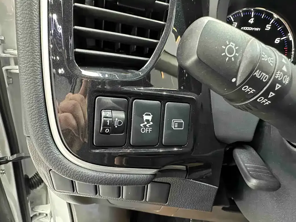 Mitsubishi Outlander — фото 2