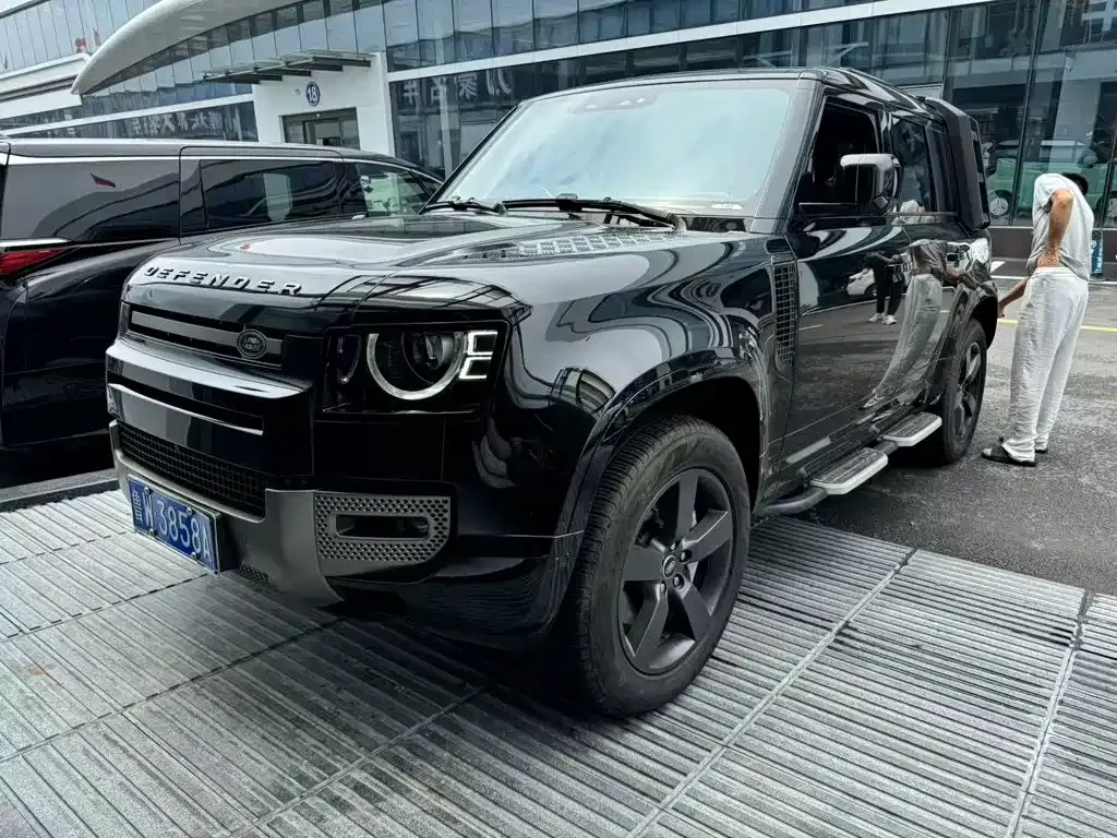 Land Rover Defender — фото 1