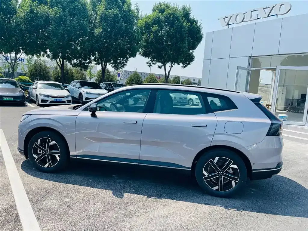 Volvo XC70 Plug-in Hybrid 2025 из CN, фото 9