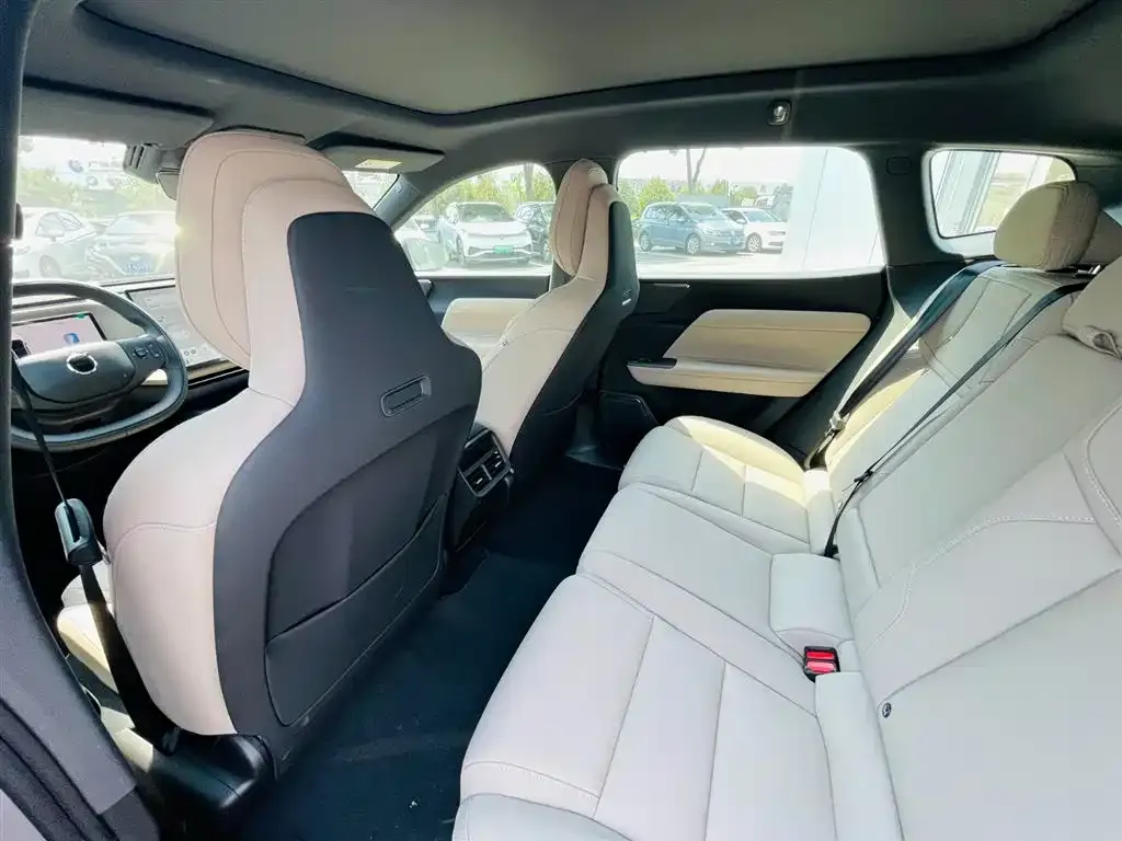 Volvo XC70 Plug-in Hybrid 2025 из CN, фото 3