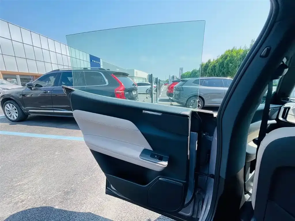 Volvo XC70 Plug-in Hybrid 2025 из CN, фото 6