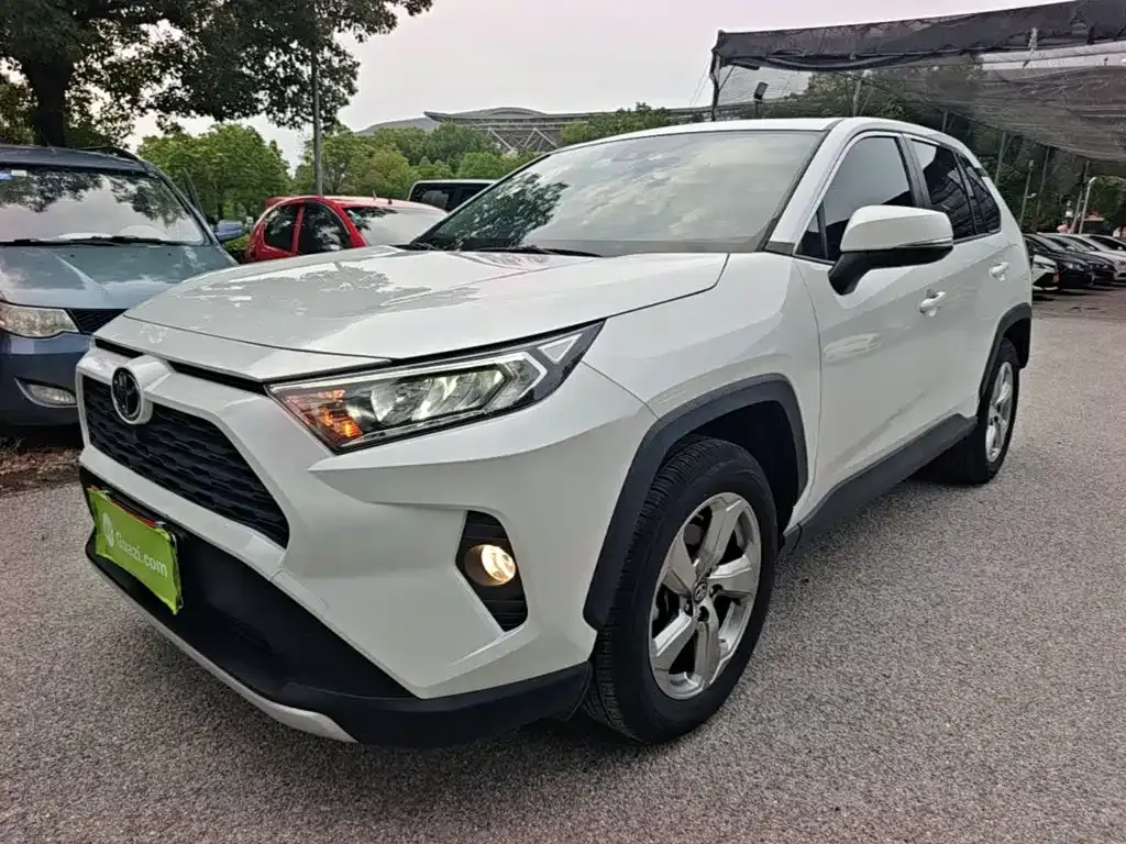 Toyota RAV4 — фото 10