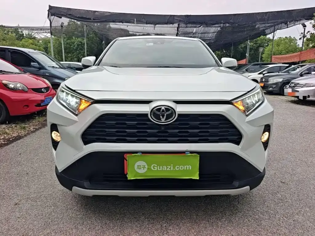 Toyota RAV4 — фото 7