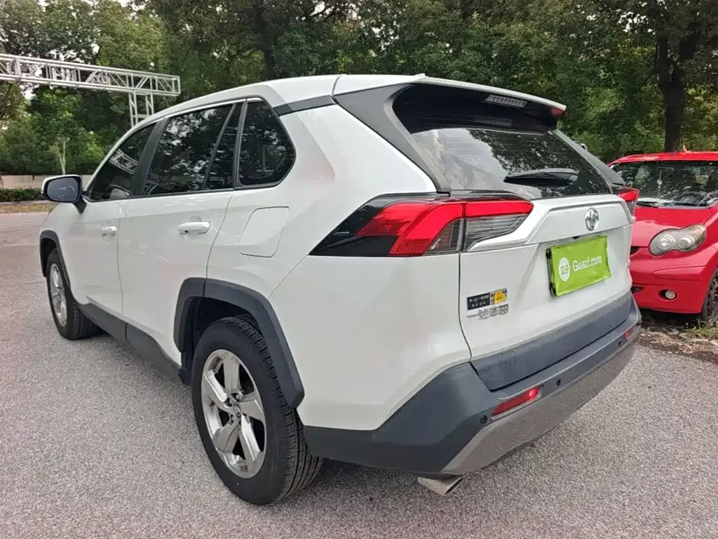 Toyota RAV4 — фото 2
