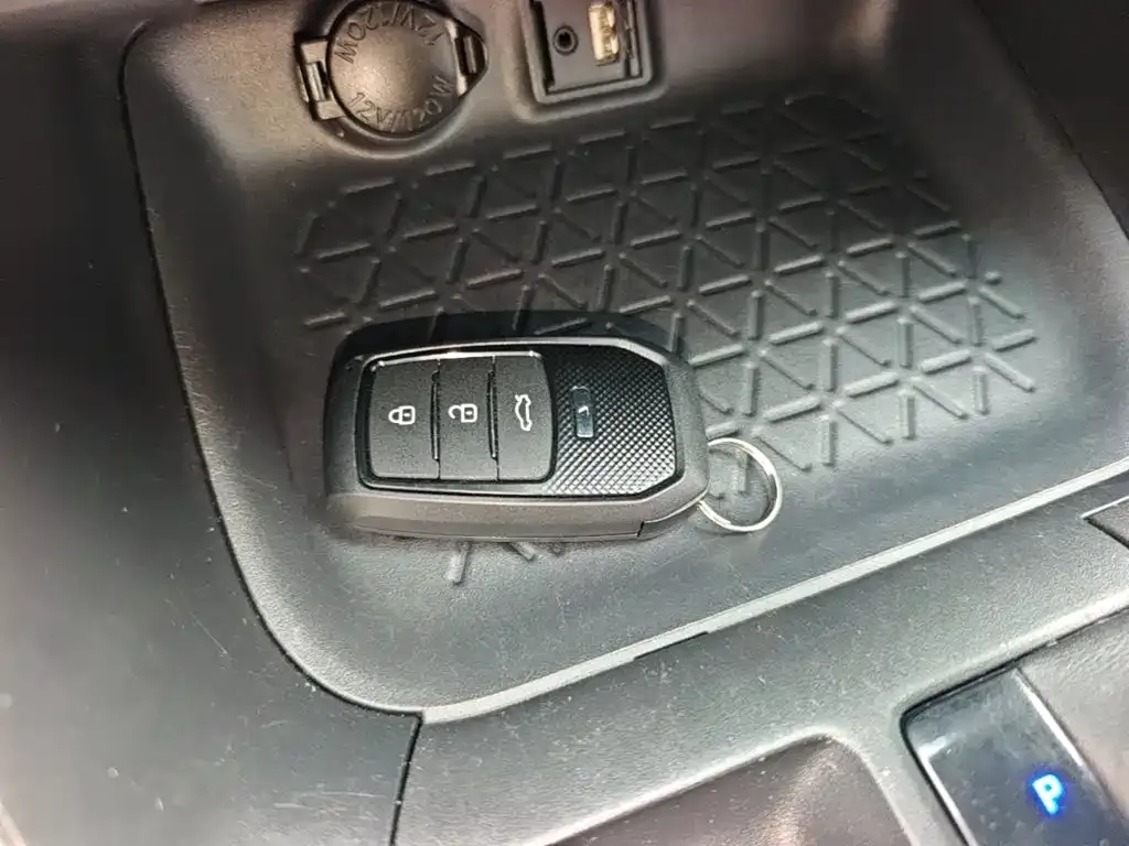 Toyota RAV4 — фото 4