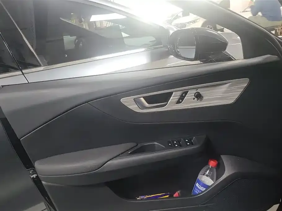 Hongqi E-QM5 — фото 9