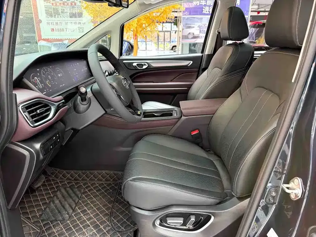 GAC Motor Trumpchi M6 — фото 4