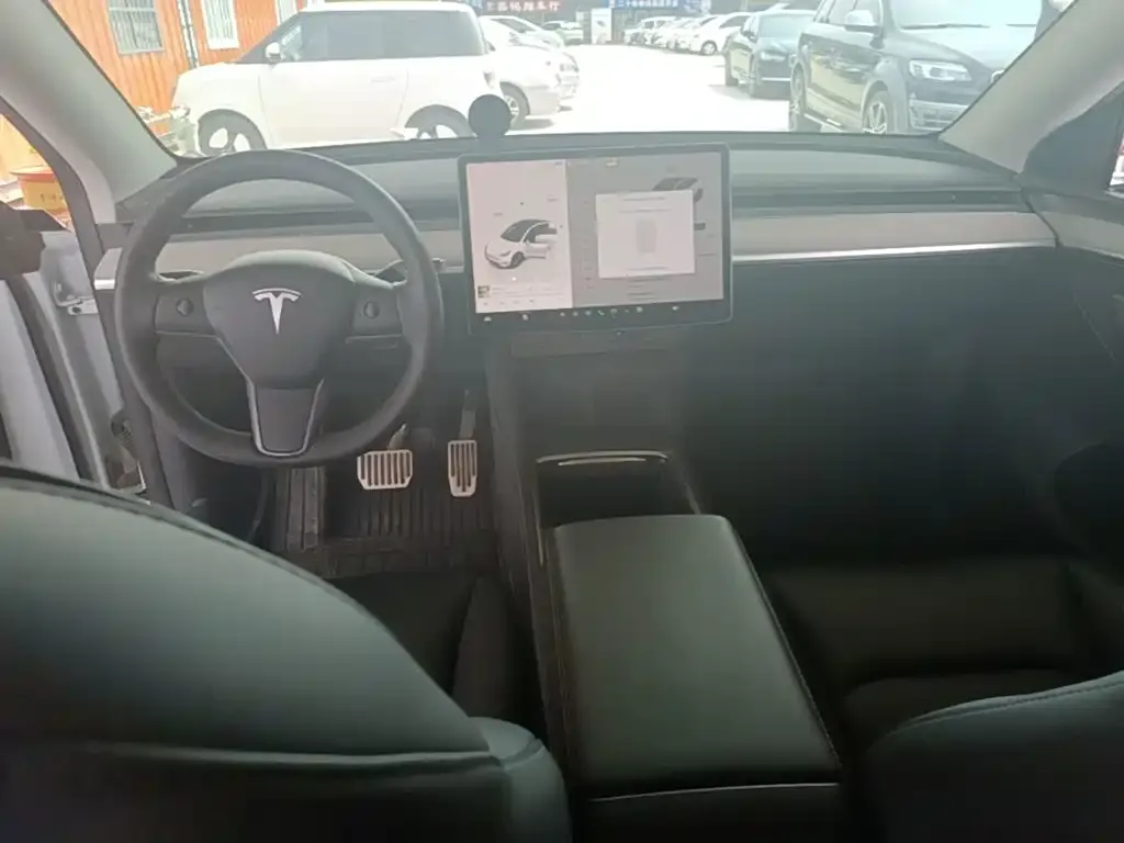 Tesla Model Y — фото 6