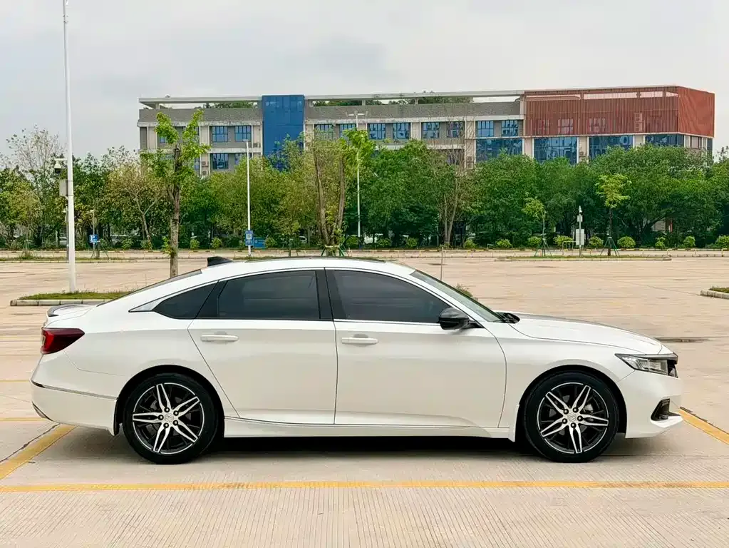 Honda Accord — фото 8