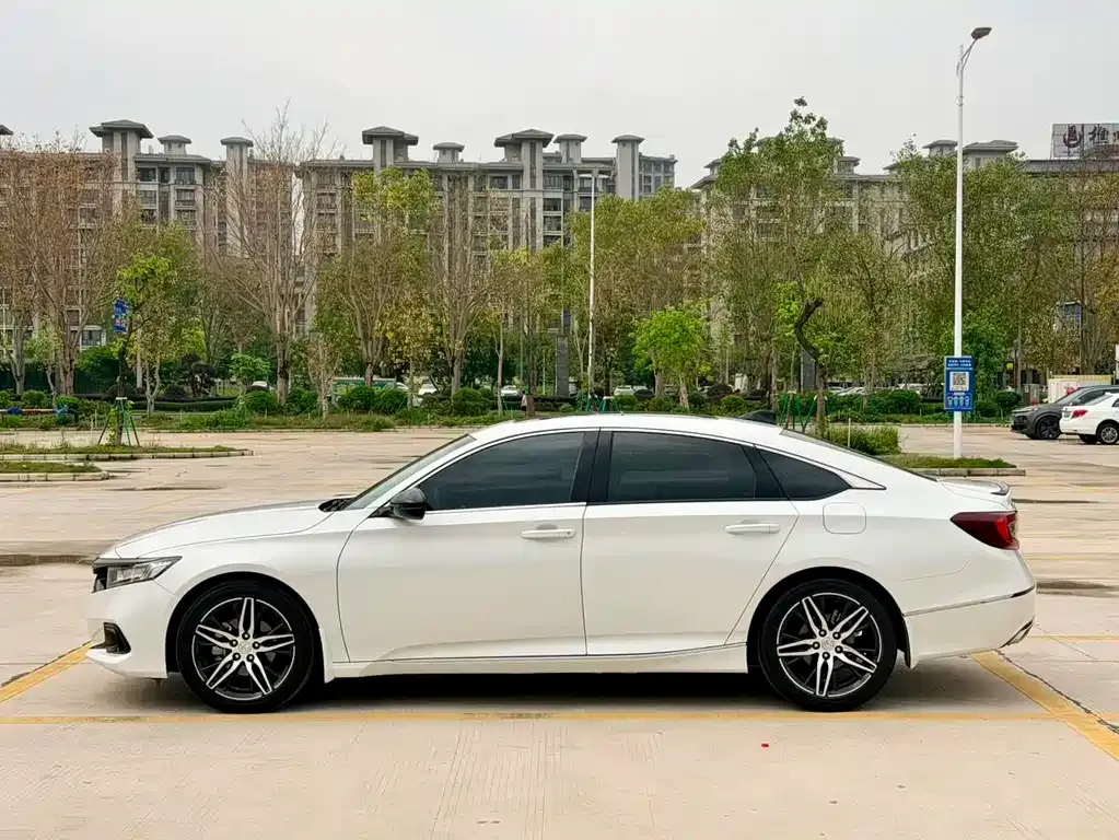 Honda Accord — фото 9