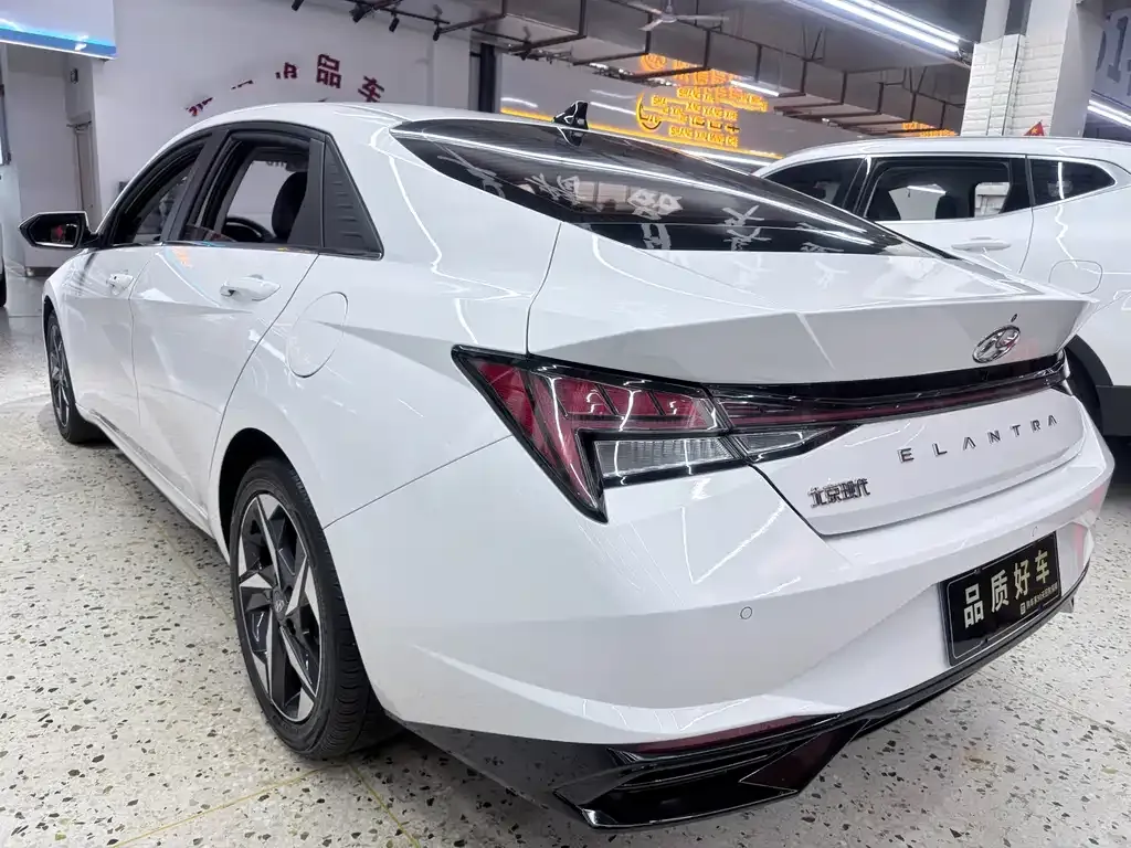 Hyundai Elantra — фото 2