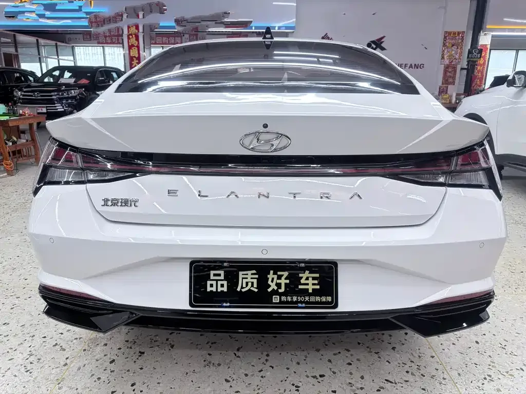 Hyundai Elantra — фото 5