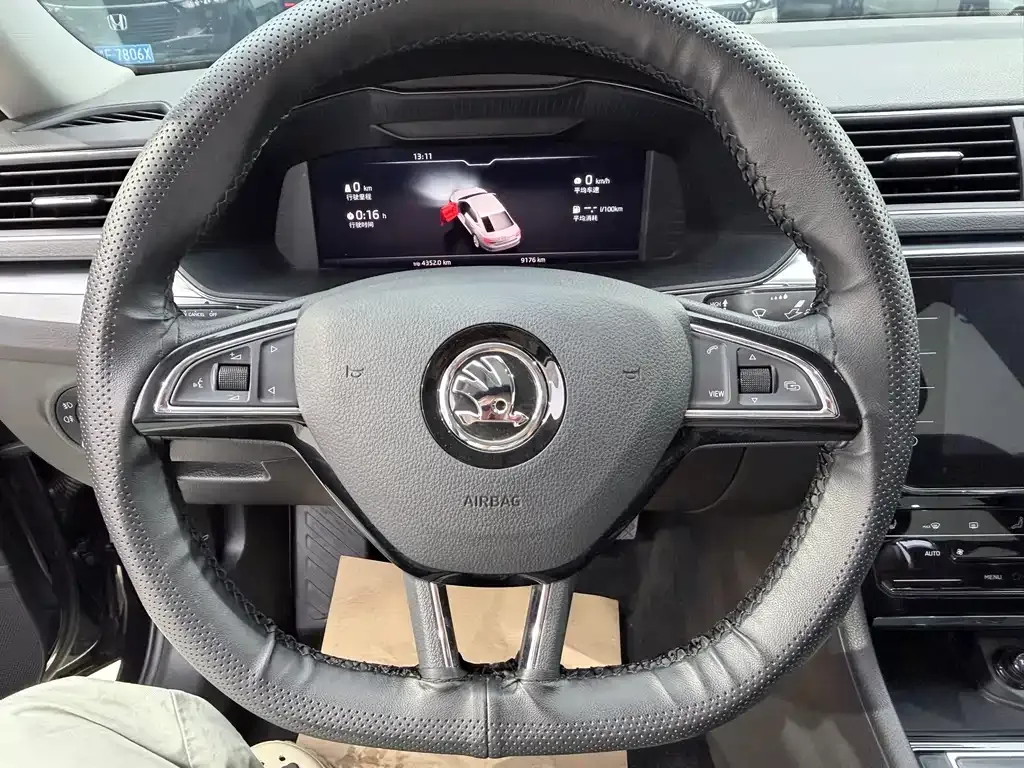 Skoda Superb — фото 8