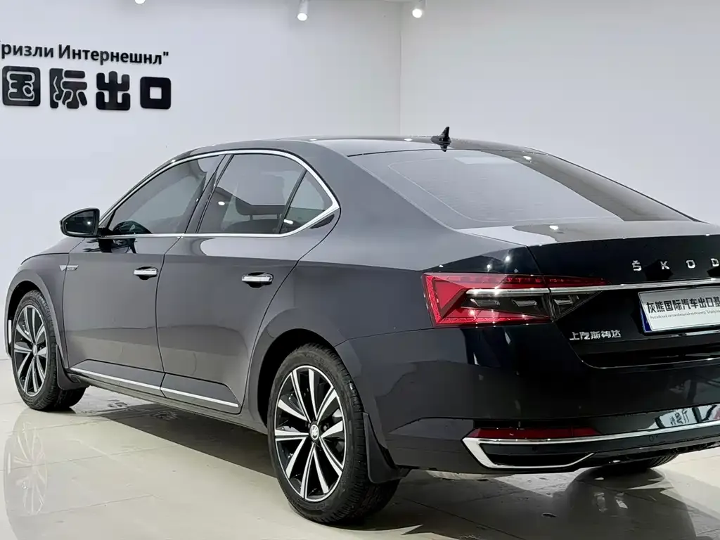 Skoda Superb — фото 5