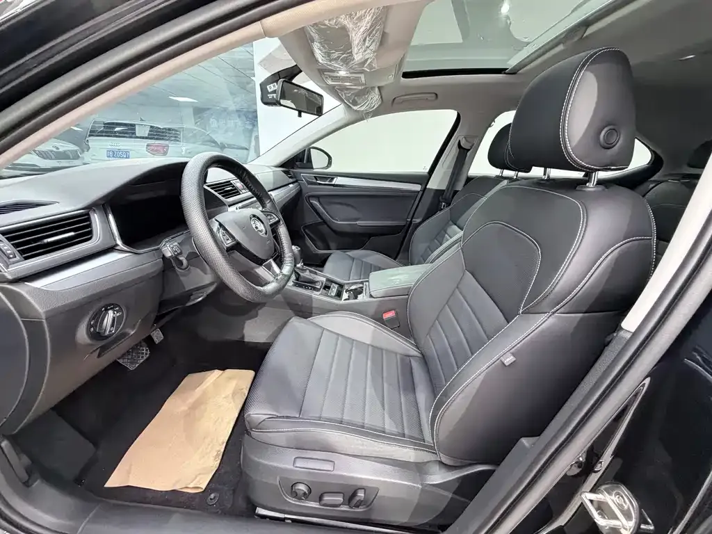 Skoda Superb — фото 9