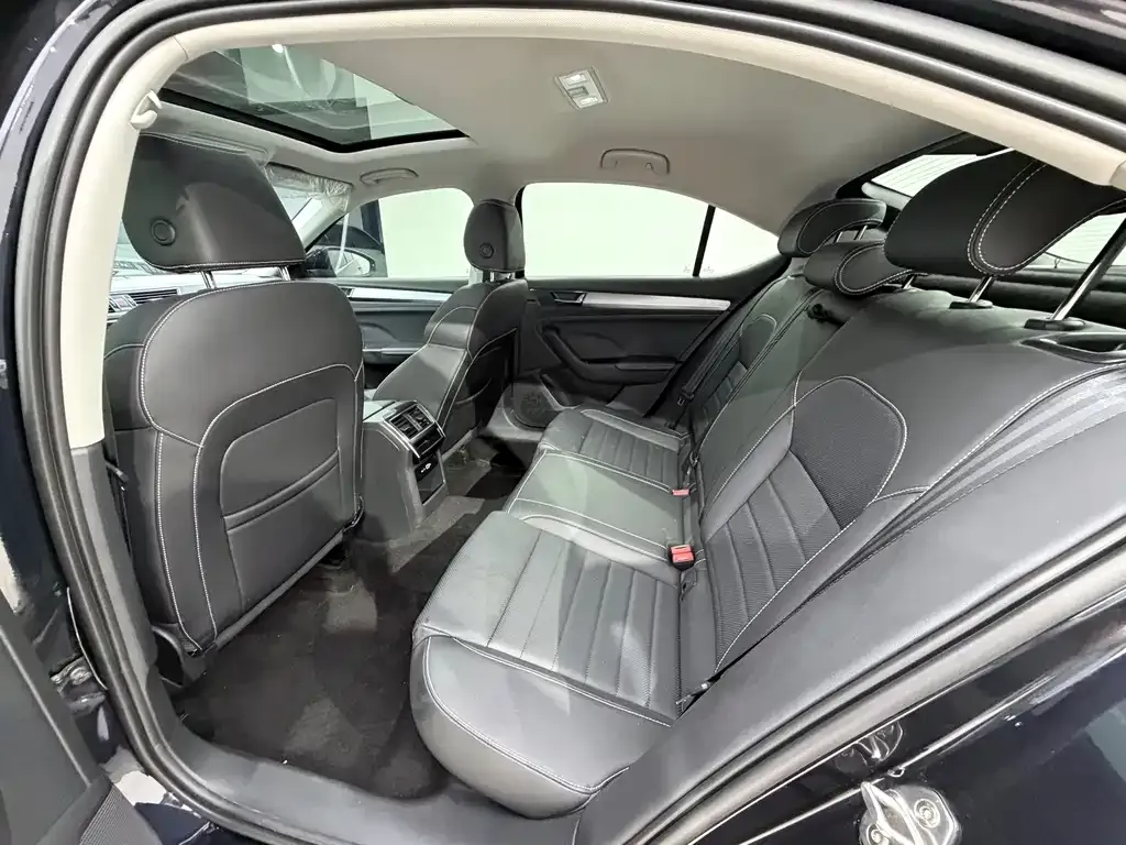 Skoda Superb — фото 10