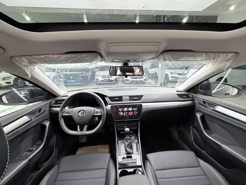 Skoda Superb — фото 7