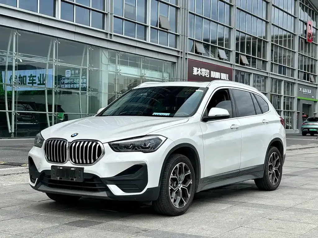 BMW X1 — фото 1