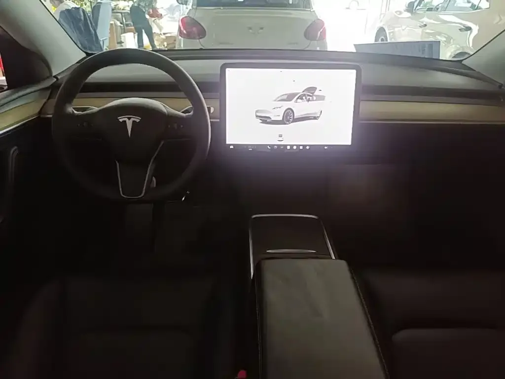 Tesla Model Y — фото 5