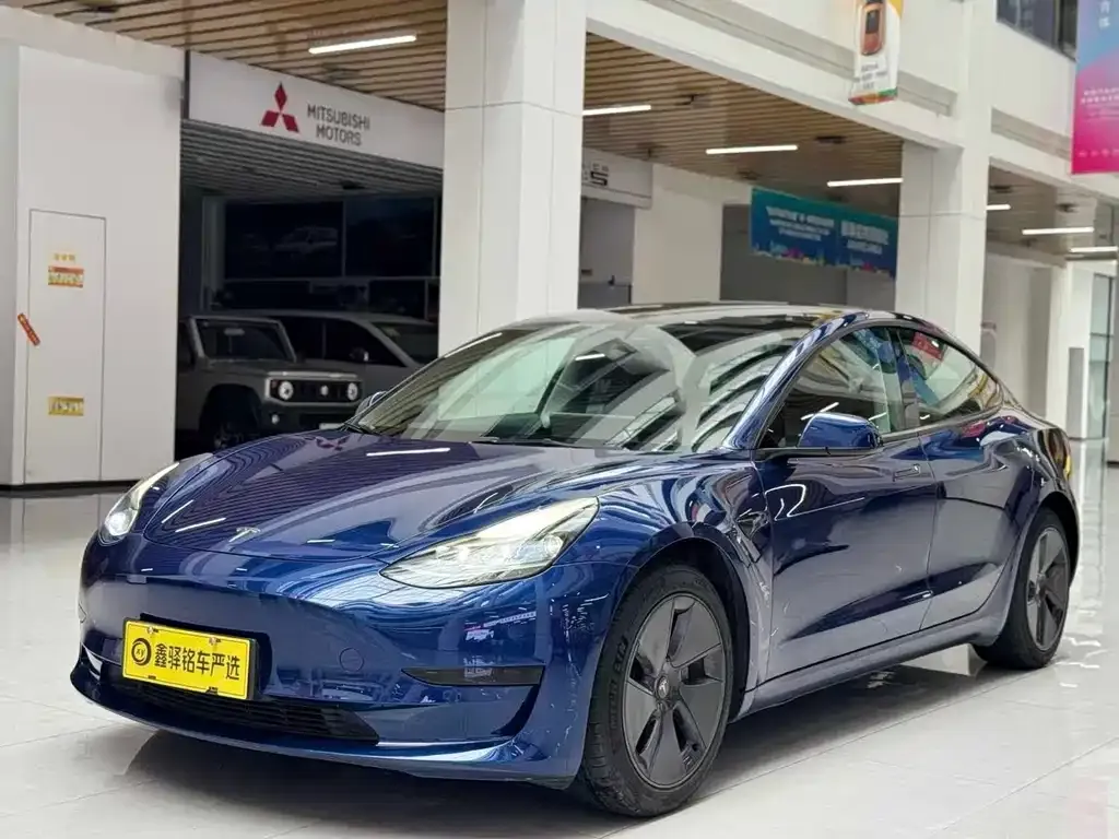 Tesla Model 3 — фото 1