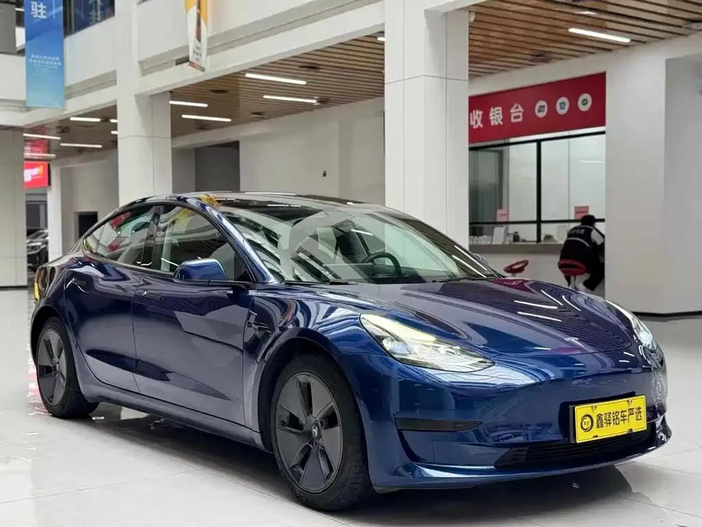 Tesla Model 3 — фото 10