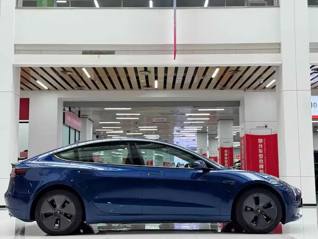 Tesla Model 3 — фото 9