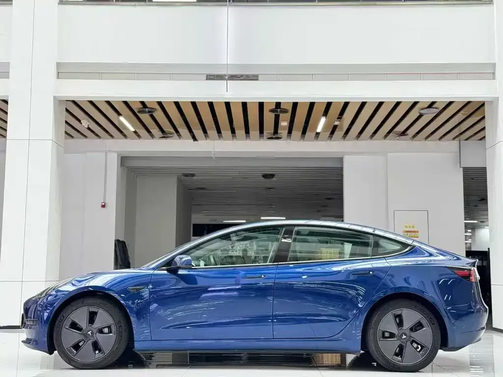Tesla Model 3 — фото 5
