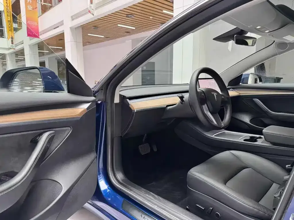Tesla Model 3 — фото 3