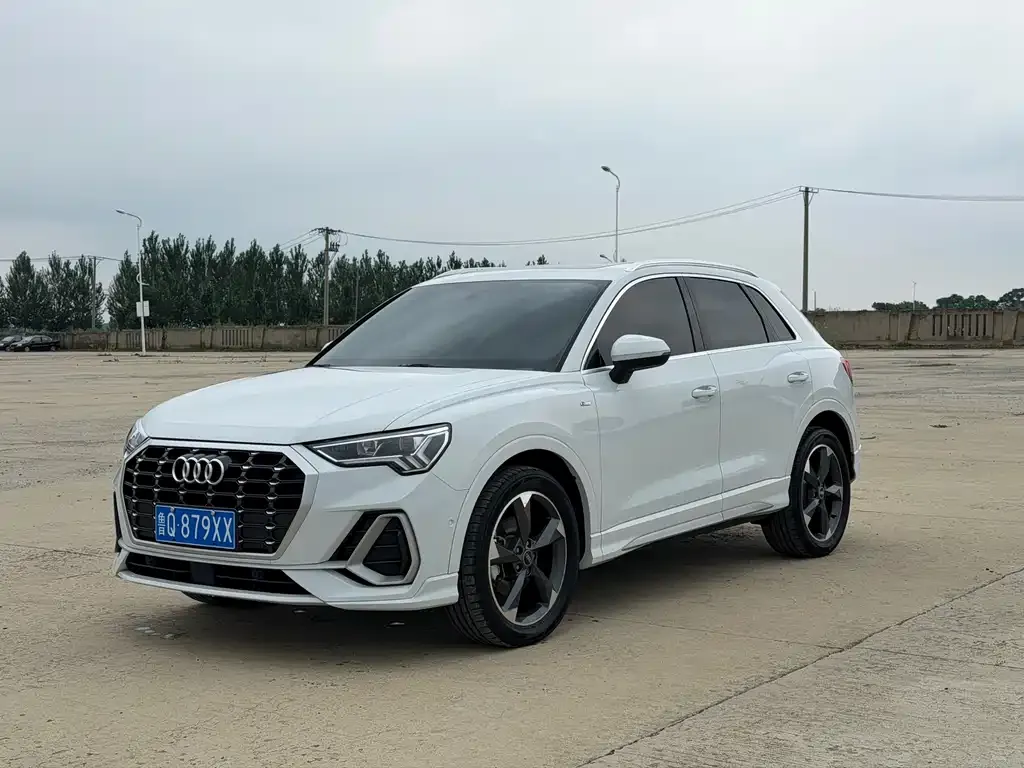 Audi Q3 — фото 1
