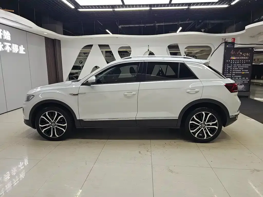 Volkswagen T-Roc — фото 8
