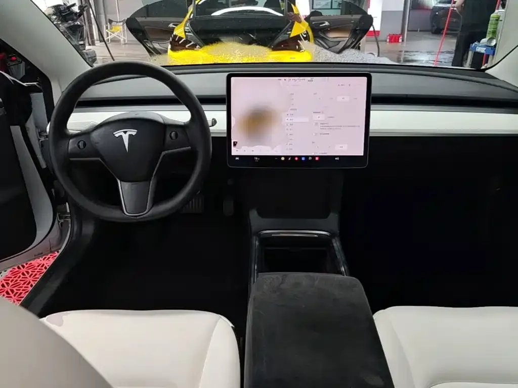 Tesla Model 3 — фото 2