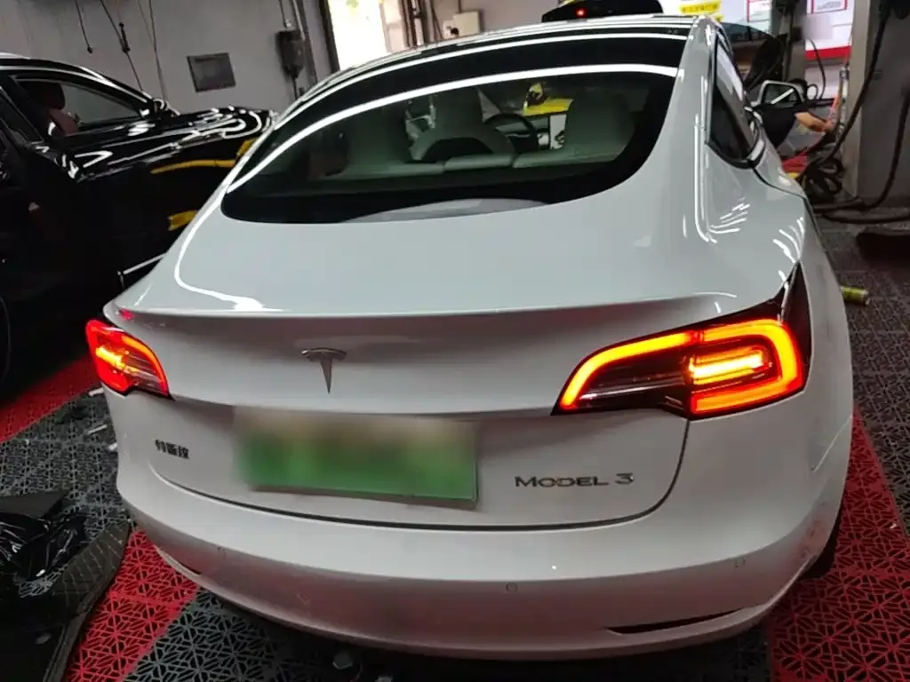 Tesla Model 3 — фото 3