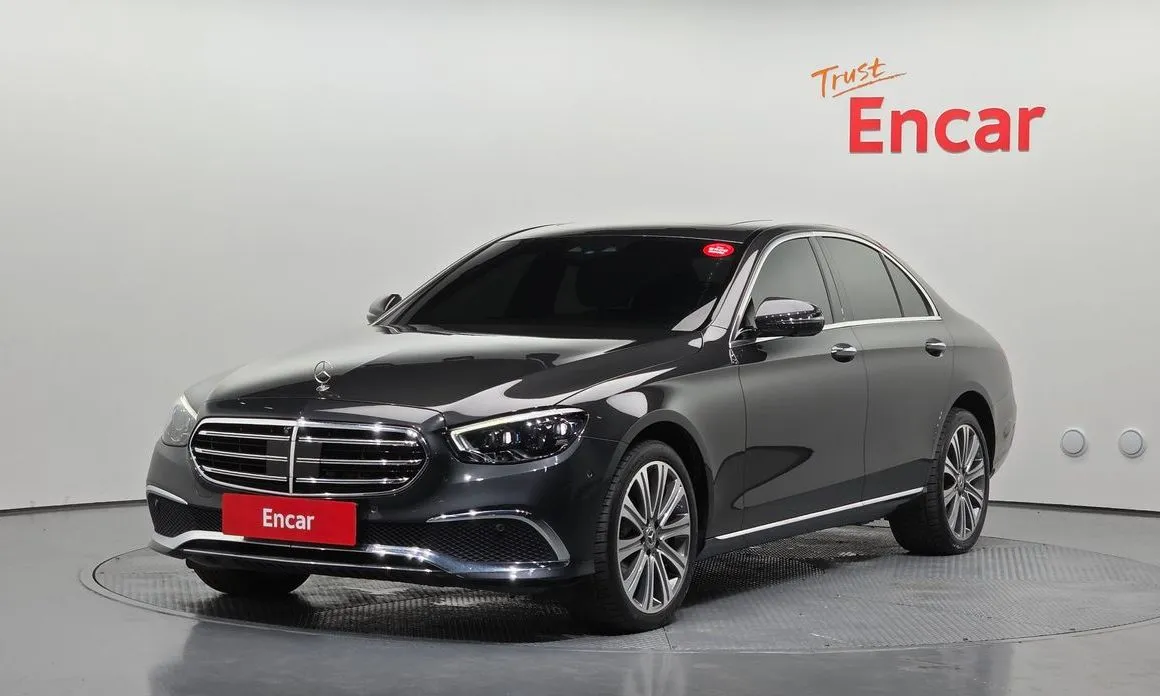 Mercedes-Benz E-Class — фото 1
