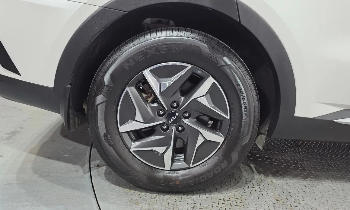 Kia Sorento — фото 8