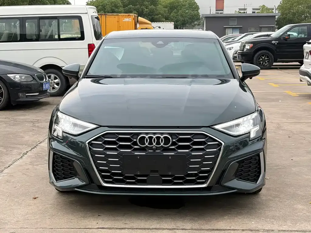 Audi A3 — фото 1