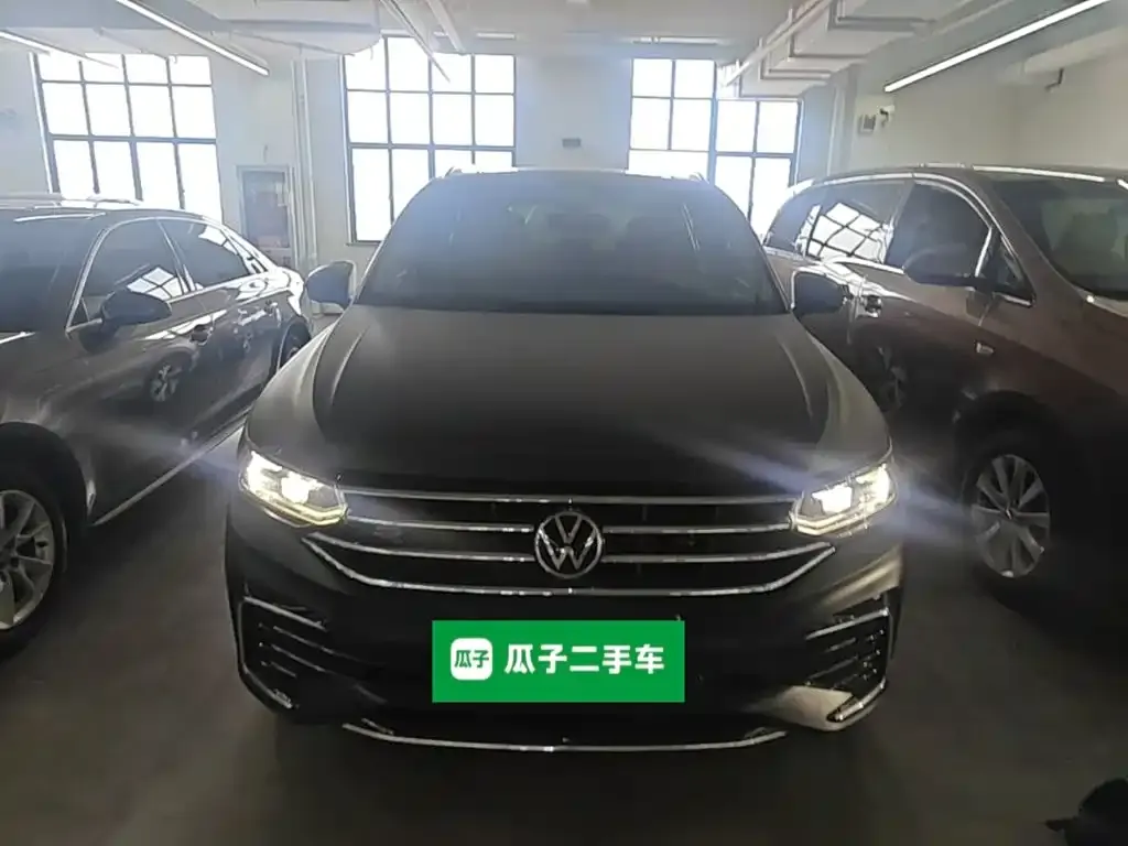 Volkswagen Tiguan L — фото 2