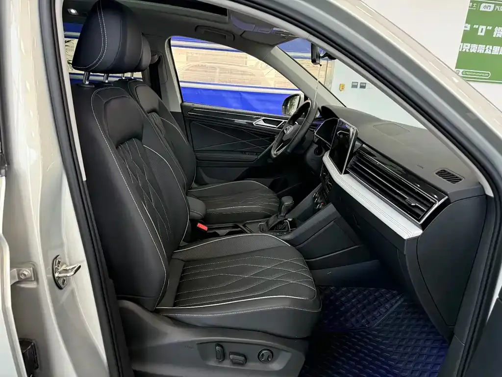 Volkswagen Tiguan L — фото 10
