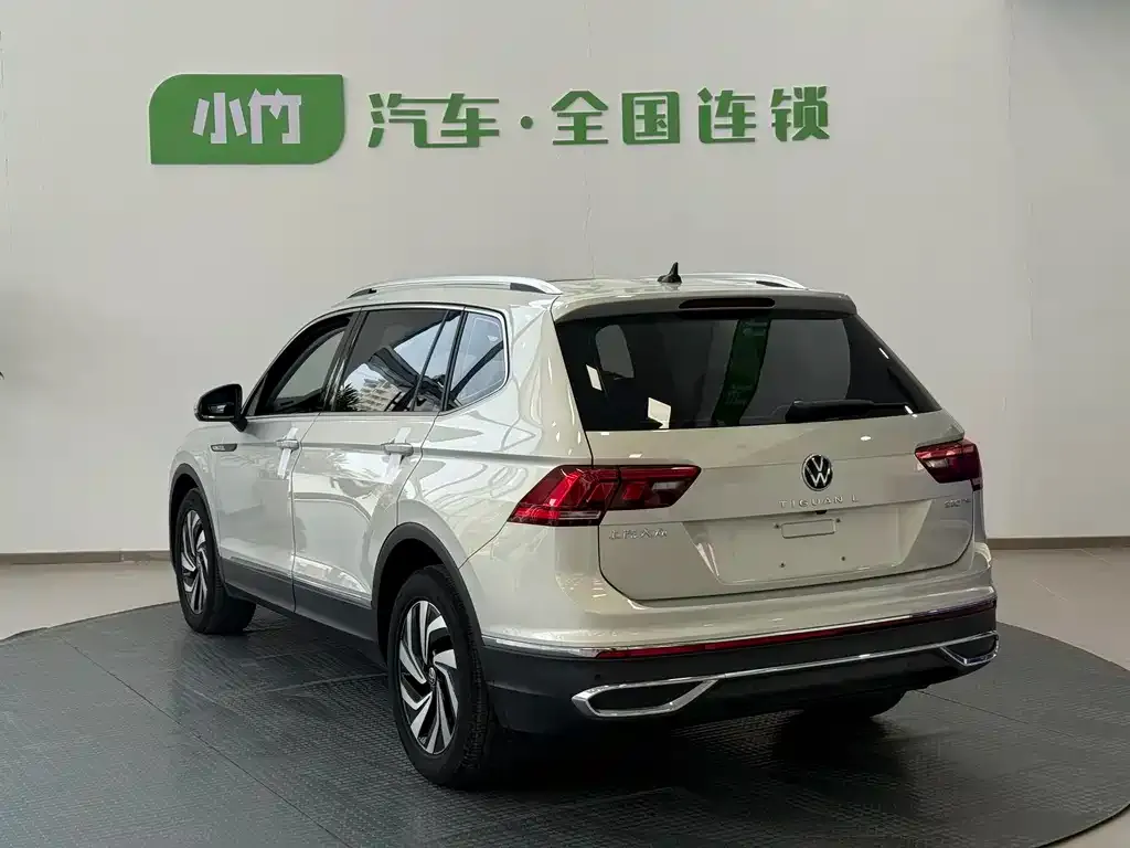 Volkswagen Tiguan L — фото 9