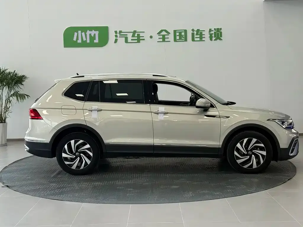 Volkswagen Tiguan L — фото 4