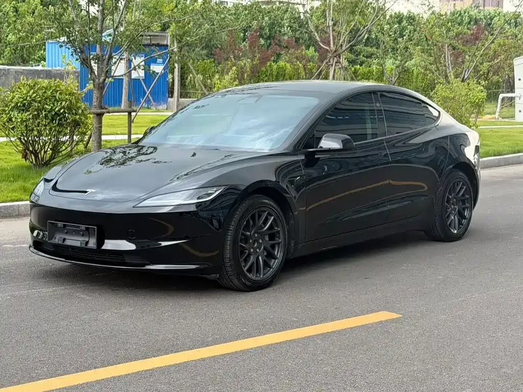 Tesla Model 3 — фото 1